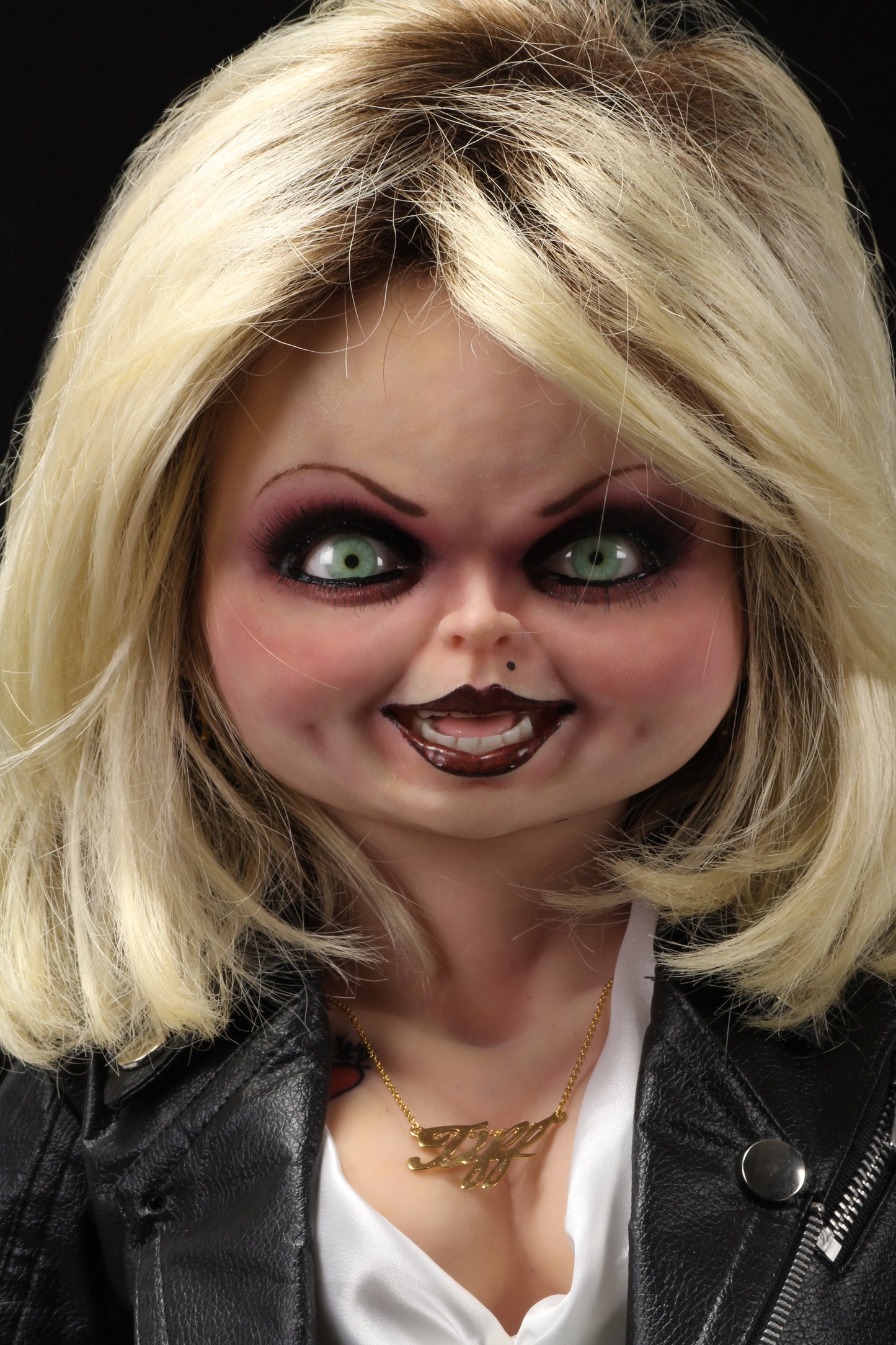 NECA 1:1 Scale Life Size Prop Replica Bride of Chucky Chucky